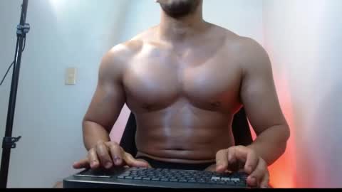 Snapshot of gurushake chatting on May 2026 06:25:01 PM holl latino online show from May 2026 06:25:01 PM