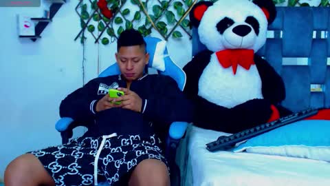 Snapshot of gurxxxt chatting on November 2025 01:48:01 PM Hakim online show from November 2025 01:48:01 PM