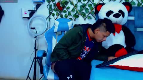 Snapshot of gurxxxt chatting on December 2025 04:03:02 PM Hakim online show from December 2025 04:03:02 PM