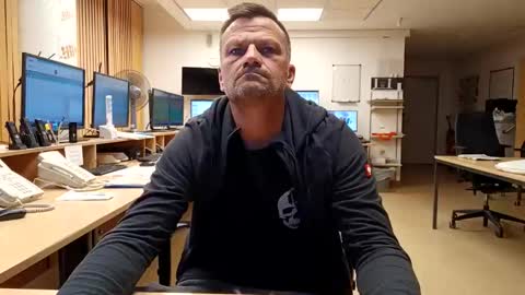 guschidick online show from September 2025 11:42:02 PM