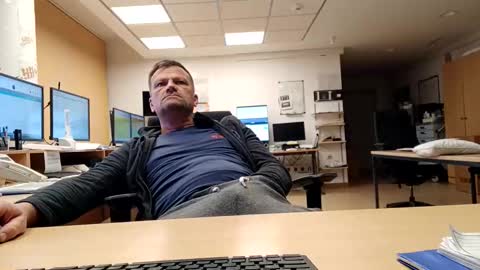 guschidick online show from October 2025 02:37:02 AM