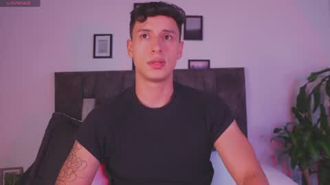 Snapshot of guy_twinks chatting on May 2026 06:43:02 AM Gabriel online show from May 2026 06:43:02 AM