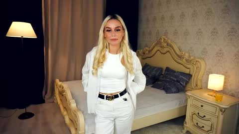 Snapshot of gwenbudlong chatting on December 2024 06:00:02 AM Sofia online show from December 2024 06:00:02 AM