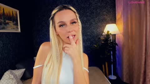 Snapshot of gwenbudlong chatting on December 2024 05:18:02 AM Sofia online show from December 2024 05:18:02 AM