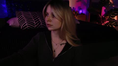 Snapshot of gwenhilton chatting on January 2025 06:11:02 AM gwenhilton online show from January 2025 06:11:02 AM