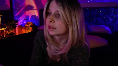 Snapshot of gwenhilton chatting on January 2025 09:02:01 AM gwenhilton online show from January 2025 09:02:01 AM