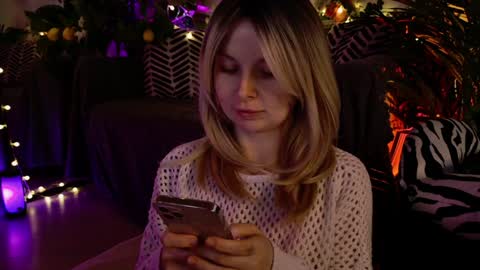 Snapshot of gwenhilton chatting on February 2025 09:07:01 AM gwenhilton online show from February 2025 09:07:01 AM