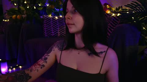 Snapshot of gwenhilton chatting on February 2025 05:42:02 AM gwenhilton online show from February 2025 05:42:02 AM