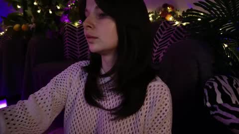 Snapshot of gwenhilton chatting on February 2025 05:56:02 AM gwenhilton online show from February 2025 05:56:02 AM