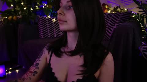 Snapshot of gwenhilton chatting on March 2025 08:45:01 AM gwenhilton online show from March 2025 08:45:01 AM