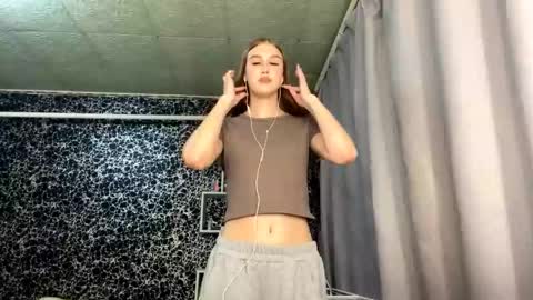 Gwen online show from October 2025 08:06:02 PM