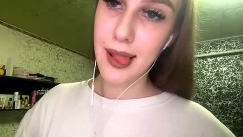 Gwen online show from October 2025 08:42:02 PM