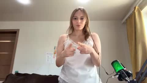 Snapshot of gwenndimsdale chatting on June 2026 05:27:01 AM Eva online show from June 2026 05:27:01 AM
