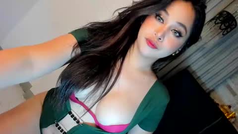 Snapshot of gwynmylove chatting on December 2024 06:01:02 AM Gwyn online show from December 2024 06:01:02 AM