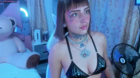 gyal_8_ online show from September 2025 03:53:01 AM