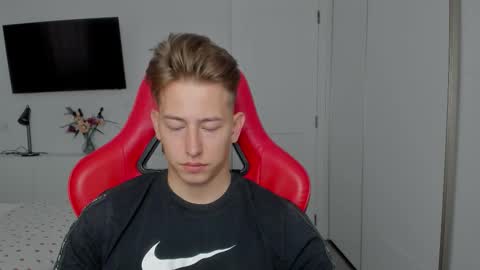 Oliver online show from October 2025 02:16:01 PM