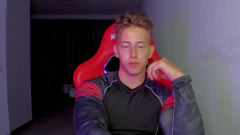 Oliver online show from November 2025 08:41:01 PM