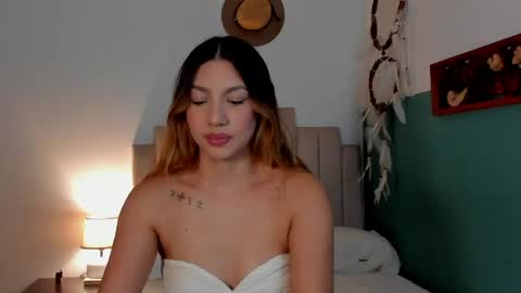Snapshot of h3y_mia3 chatting on May 2026 03:23:02 AM Paulina online show from May 2026 03:23:02 AM