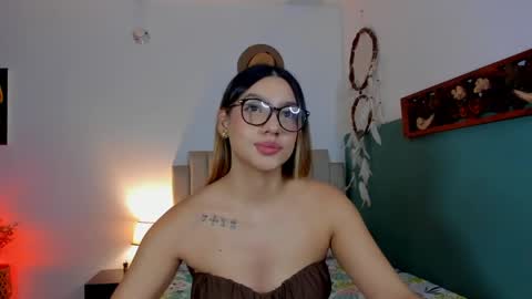 Snapshot of h3y_mia3 chatting on June 2026 04:17:02 AM Paulina online show from June 2026 04:17:02 AM