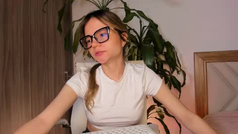 Hailey online show from November 2025 11:26:01 PM