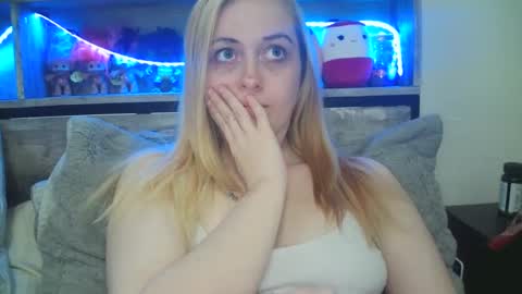 Snapshot of haileyakuma69 chatting on February 2025 10:33:01 PM Hailey and d online show from February 2025 10:33:01 PM