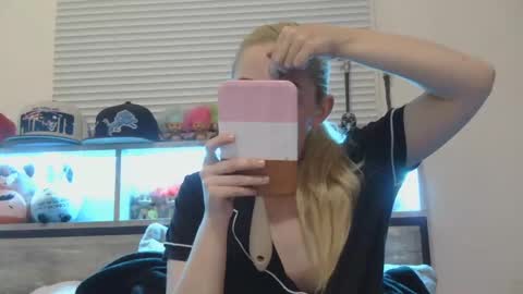 Snapshot of haileyakuma69 chatting on November 2025 10:31:02 PM Hailey and d online show from November 2025 10:31:02 PM