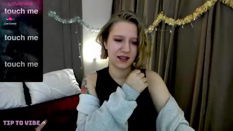 Snapshot of haileyfoxy chatting on January 2025 02:11:02 AM Hailey online show from January 2025 02:11:02 AM