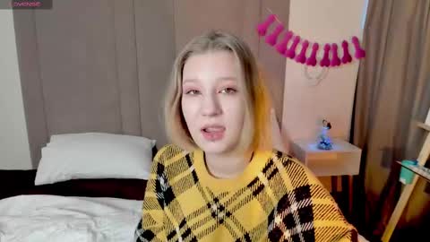 Snapshot of haileyfoxy chatting on February 2025 02:01:02 AM Hailey online show from February 2025 02:01:02 AM