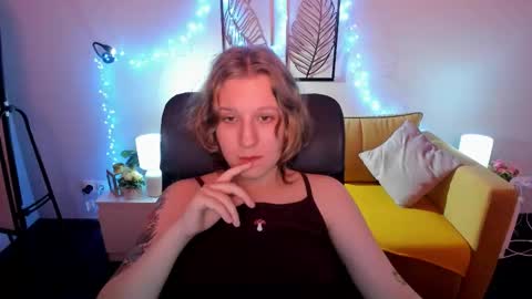 Snapshot of haileyfoxy chatting on October 2025 08:58:02 AM Hailey online show from October 2025 08:58:02 AM