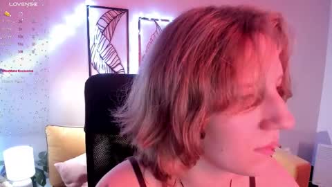 Snapshot of haileyfoxy chatting on October 2025 09:06:02 AM Hailey online show from October 2025 09:06:02 AM