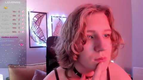 Snapshot of haileyfoxy chatting on October 2025 09:00:02 AM Hailey online show from October 2025 09:00:02 AM