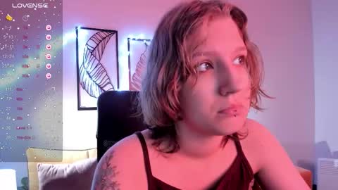 Snapshot of haileyfoxy chatting on November 2025 09:00:02 AM Hailey online show from November 2025 09:00:02 AM