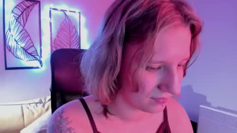 Snapshot of haileyfoxy chatting on November 2025 09:28:02 AM Hailey online show from November 2025 09:28:02 AM