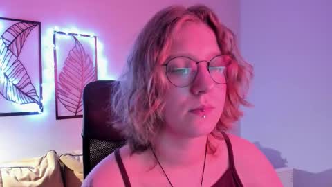 Snapshot of haileyfoxy chatting on November 2025 08:52:02 AM Hailey online show from November 2025 08:52:02 AM