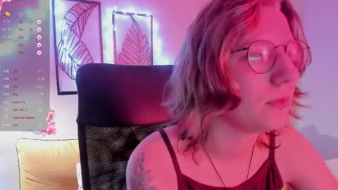 Snapshot of haileyfoxy chatting on November 2025 09:19:02 AM Hailey online show from November 2025 09:19:02 AM