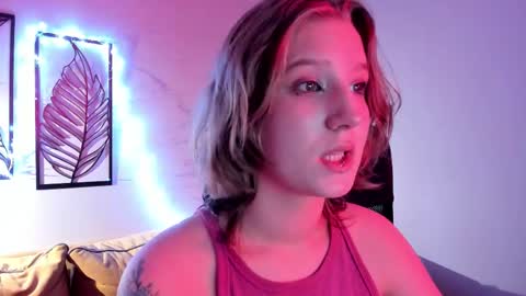 Snapshot of haileyfoxy chatting on November 2025 09:35:01 AM Hailey online show from November 2025 09:35:01 AM