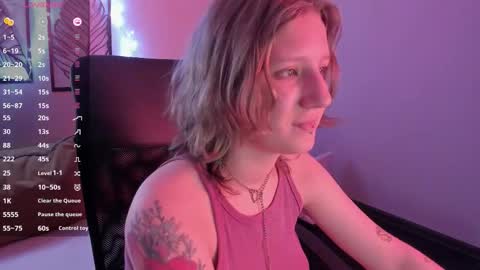 Snapshot of haileyfoxy chatting on December 2025 08:12:01 AM Hailey online show from December 2025 08:12:01 AM