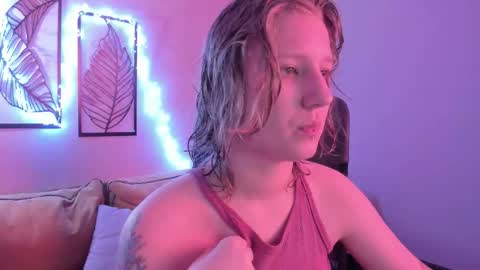 Snapshot of haileyfoxy chatting on December 2025 10:13:01 AM Hailey online show from December 2025 10:13:01 AM