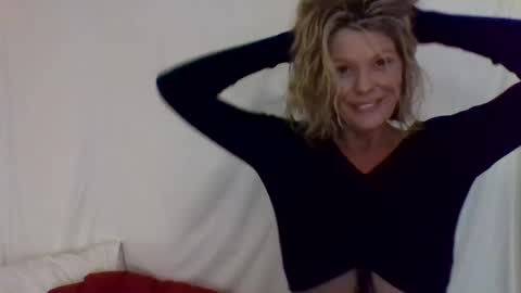 Snapshot of haileys123 chatting on December 2024 03:48:02 AM Hailey online show from December 2024 03:48:02 AM