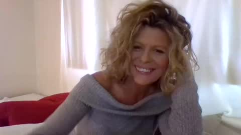 Snapshot of haileys123 chatting on December 2024 11:16:01 PM Hailey online show from December 2024 11:16:01 PM