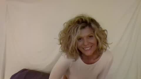 Snapshot of haileys123 chatting on December 2024 03:22:02 AM Hailey online show from December 2024 03:22:02 AM