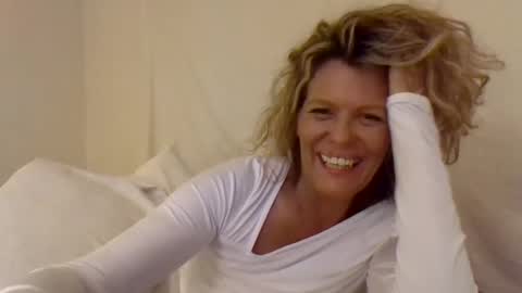 Snapshot of haileys123 chatting on January 2025 04:06:01 AM Hailey online show from January 2025 04:06:01 AM