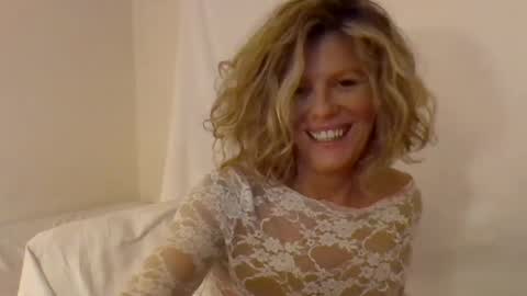 Snapshot of haileys123 chatting on January 2025 02:50:02 AM Hailey online show from January 2025 02:50:02 AM