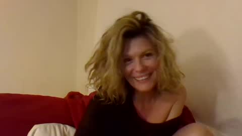 Snapshot of haileys123 chatting on February 2025 02:31:01 AM Hailey online show from February 2025 02:31:01 AM