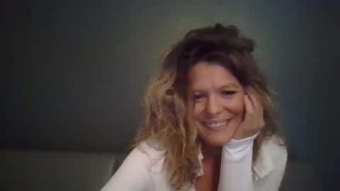 Snapshot of haileys123 chatting on October 2025 09:02:01 PM Hailey online show from October 2025 09:02:01 PM