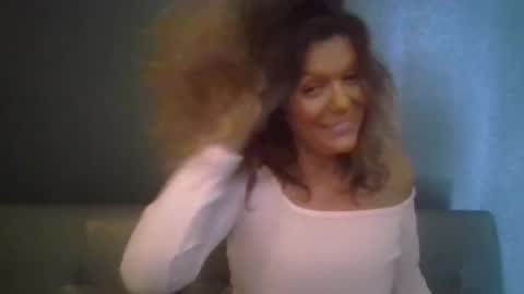 Snapshot of haileys123 chatting on November 2025 08:20:02 PM Hailey online show from November 2025 08:20:02 PM