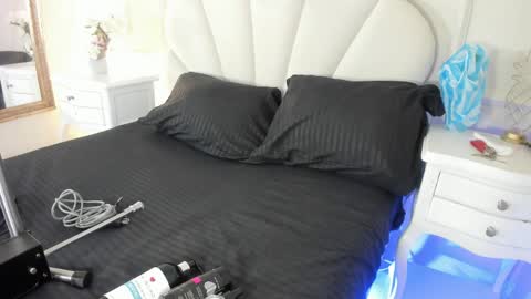 haileysans online show from April 2026 11:44:02 AM