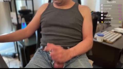 Snapshot of hairybelly818 chatting on December 2025 07:55:01 PM Hairy Belly online show from December 2025 07:55:01 PM