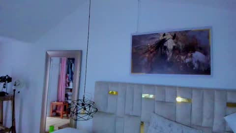 Halie  online show from November 2025 10:27:01 AM