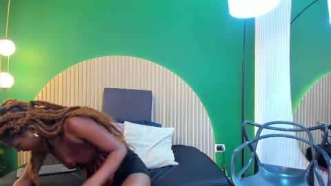 Halley Lorens online show from December 2025 07:20:02 PM